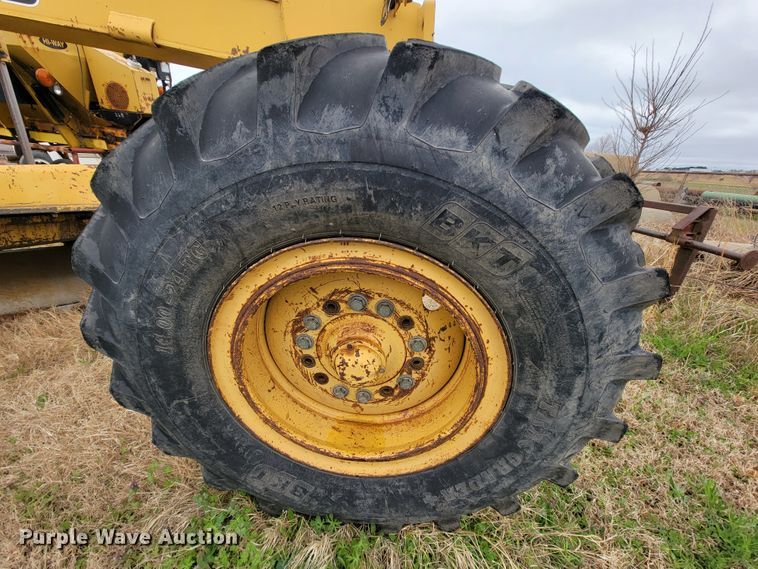 image for item FL9125 1995 John Deere 670B  motor grader