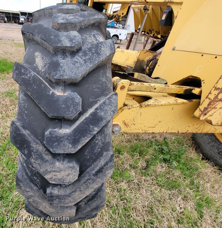 image for item FL9125 1995 John Deere 670B  motor grader