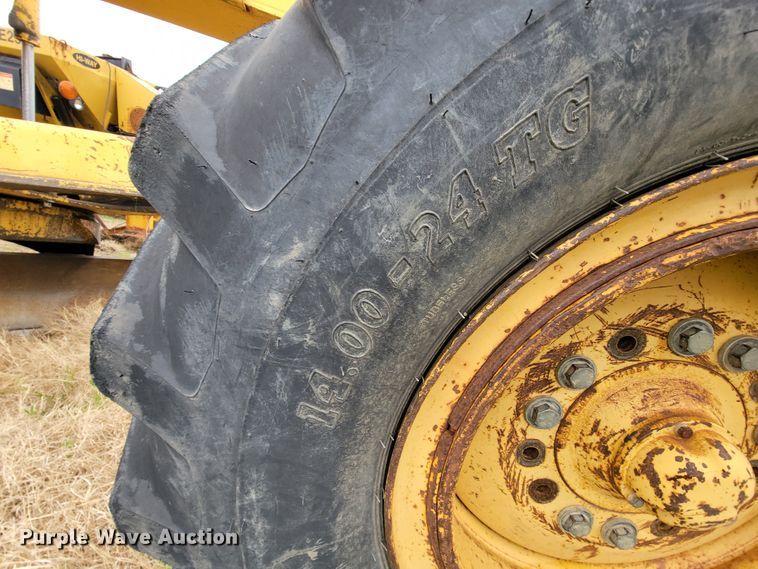 image for item FL9125 1995 John Deere 670B  motor grader