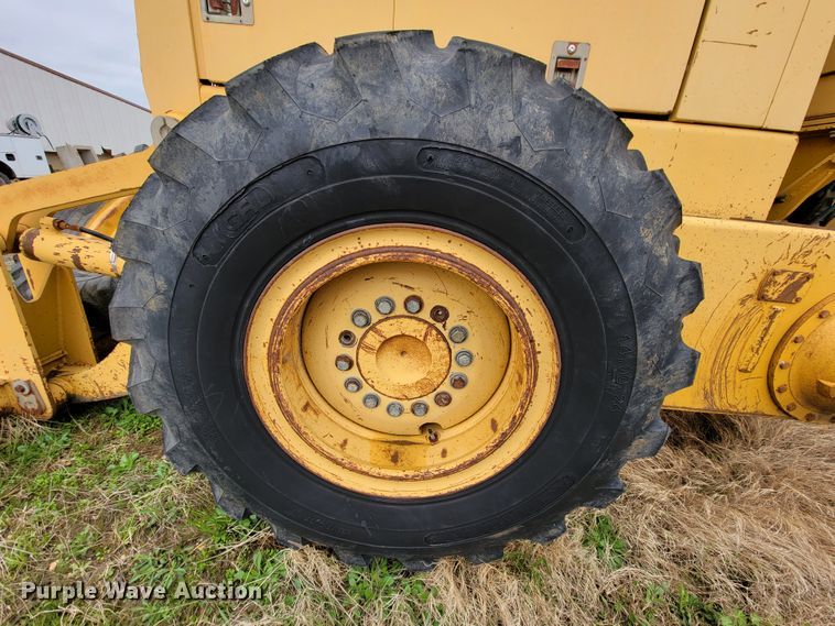 image for item FL9125 1995 John Deere 670B  motor grader