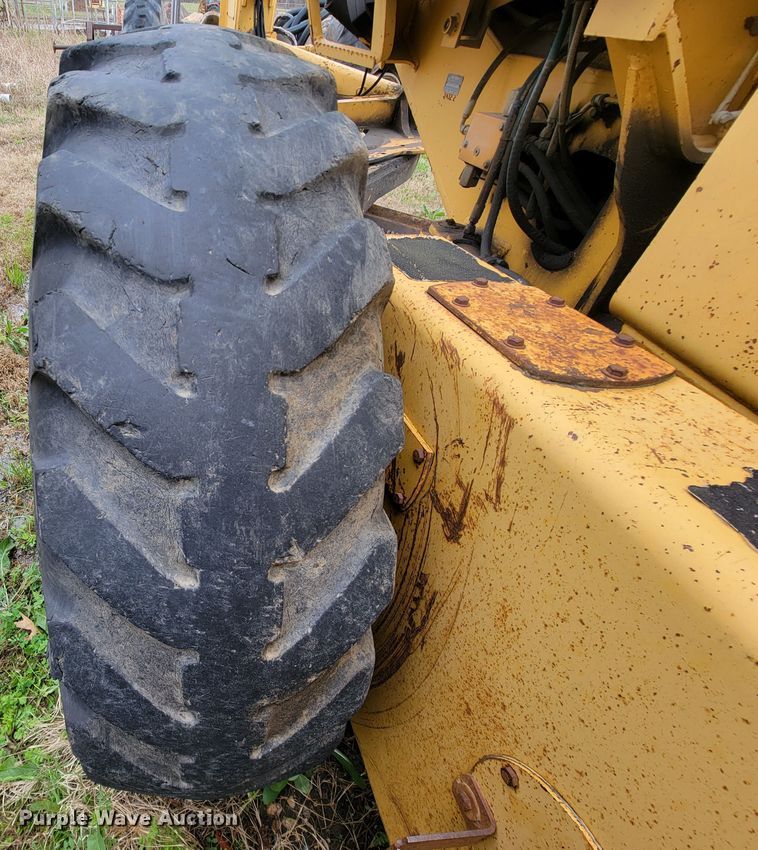 image for item FL9125 1995 John Deere 670B  motor grader