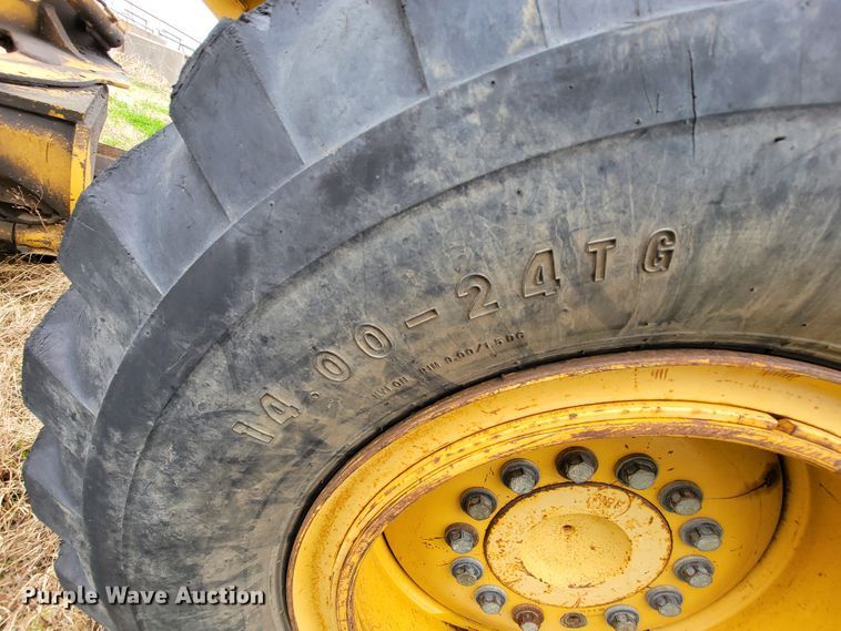 image for item FL9125 1995 John Deere 670B  motor grader