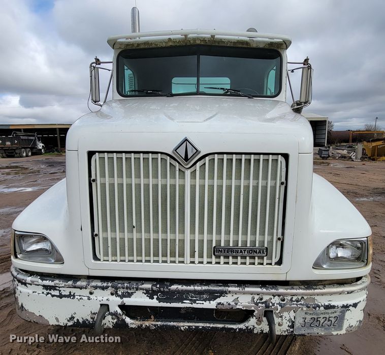 image for item FL9133 1998 International 9100  semi truck