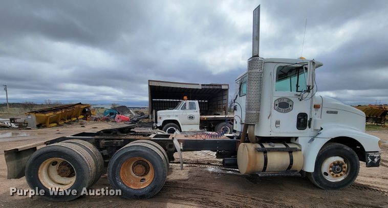 image for item FL9133 1998 International 9100  semi truck