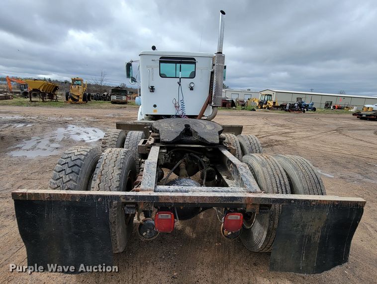 image for item FL9133 1998 International 9100  semi truck