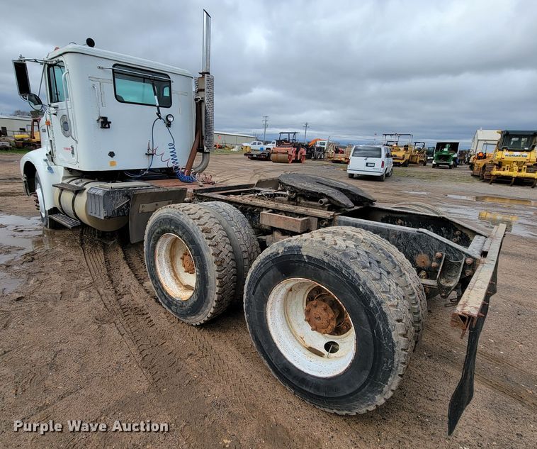 image for item FL9133 1998 International 9100  semi truck