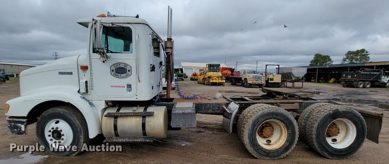 image for item FL9133 1998 International 9100  semi truck