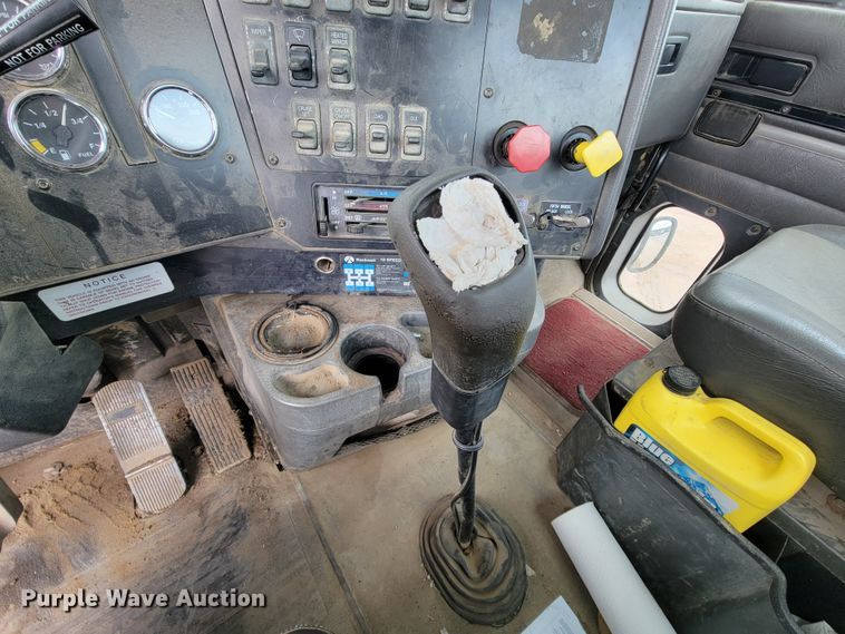 image for item FL9133 1998 International 9100  semi truck