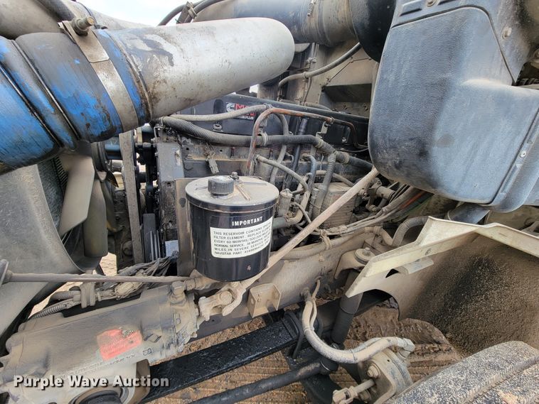 image for item FL9133 1998 International 9100  semi truck