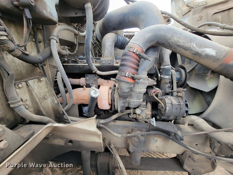 image for item FL9133 1998 International 9100  semi truck