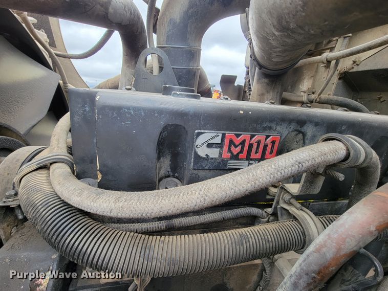 image for item FL9133 1998 International 9100  semi truck