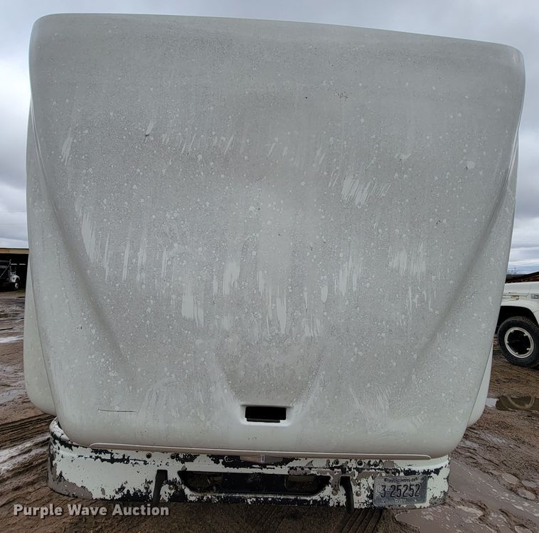 image for item FL9133 1998 International 9100  semi truck