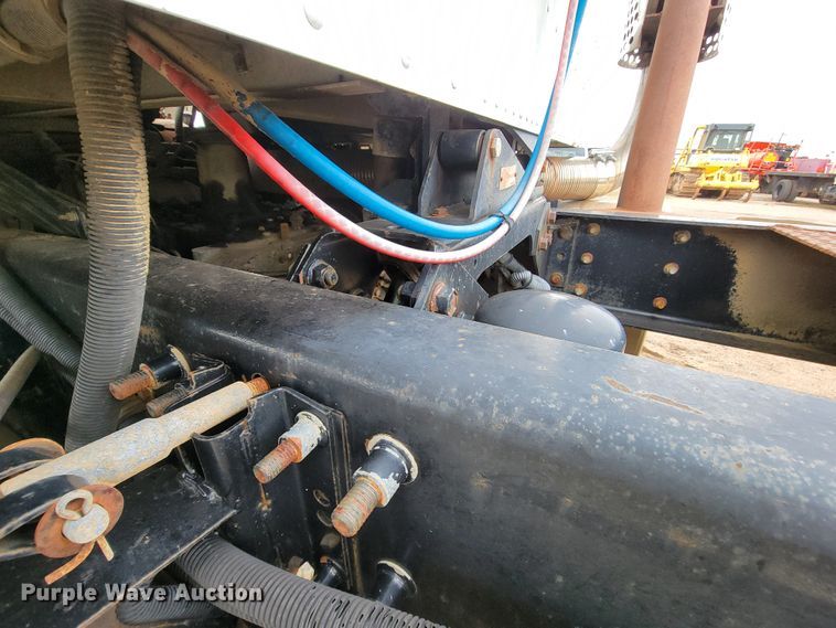 image for item FL9133 1998 International 9100  semi truck