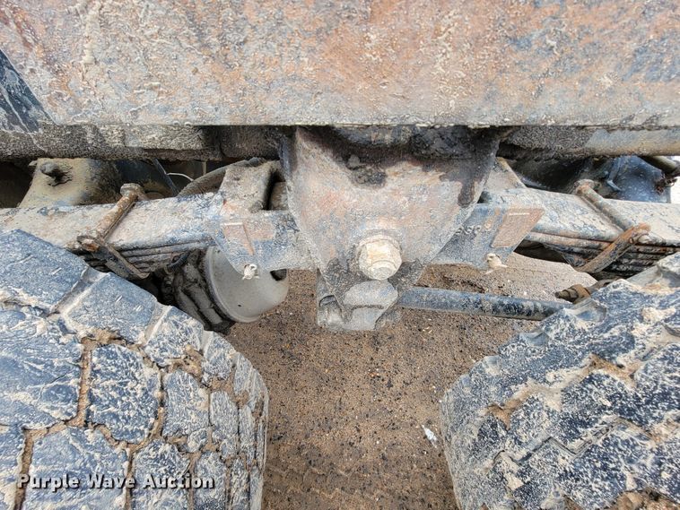 image for item FL9133 1998 International 9100  semi truck