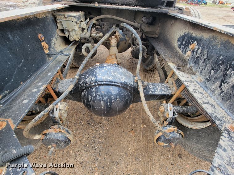 image for item FL9133 1998 International 9100  semi truck