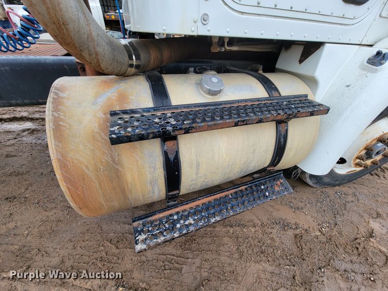 image for item FL9133 1998 International 9100  semi truck