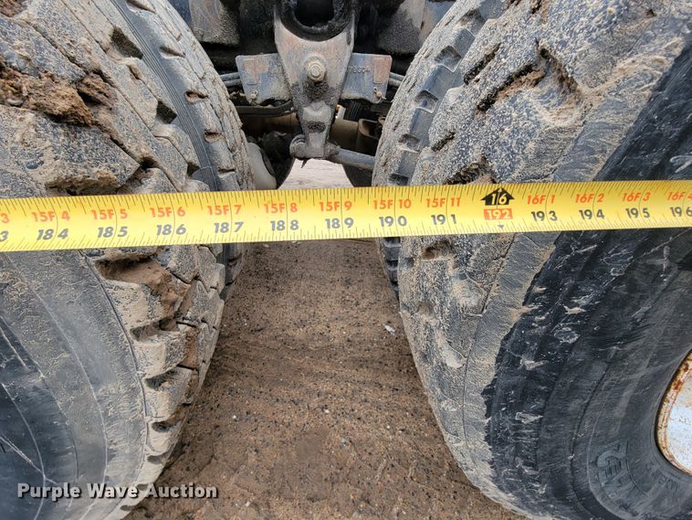 image for item FL9133 1998 International 9100  semi truck