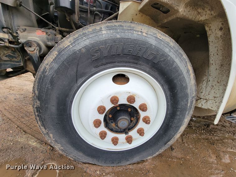 image for item FL9133 1998 International 9100  semi truck