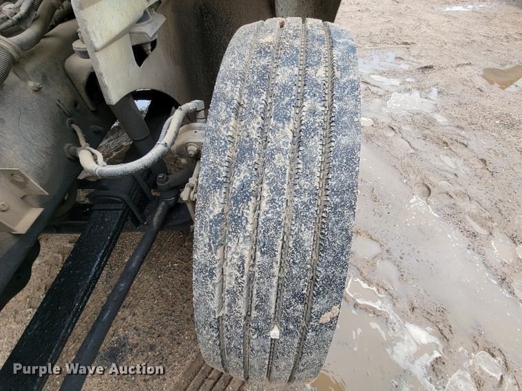 image for item FL9133 1998 International 9100  semi truck