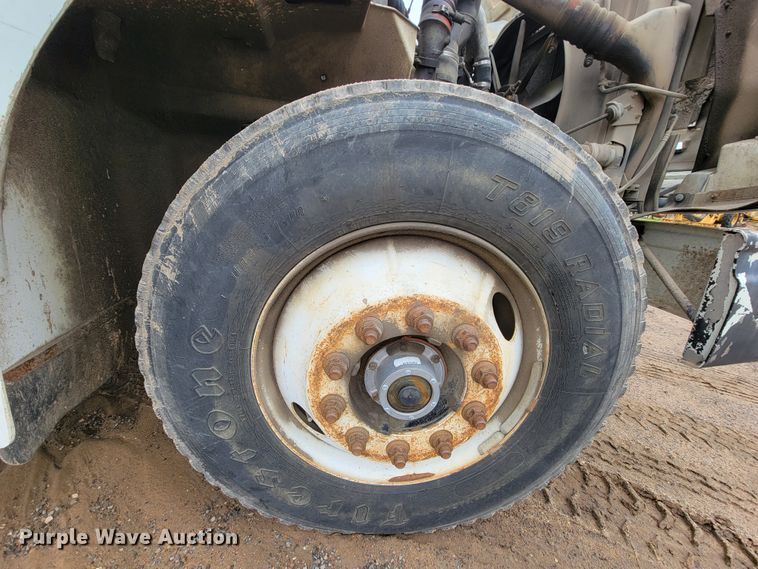 image for item FL9133 1998 International 9100  semi truck