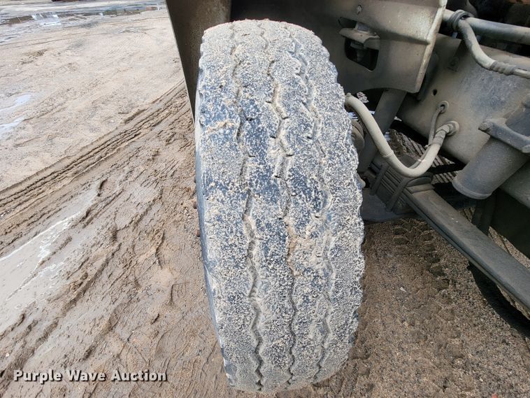 image for item FL9133 1998 International 9100  semi truck