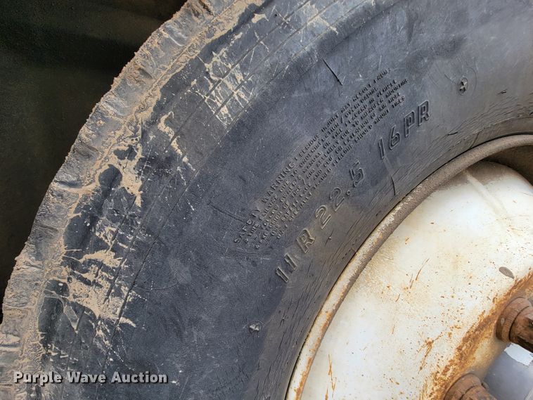 image for item FL9133 1998 International 9100  semi truck