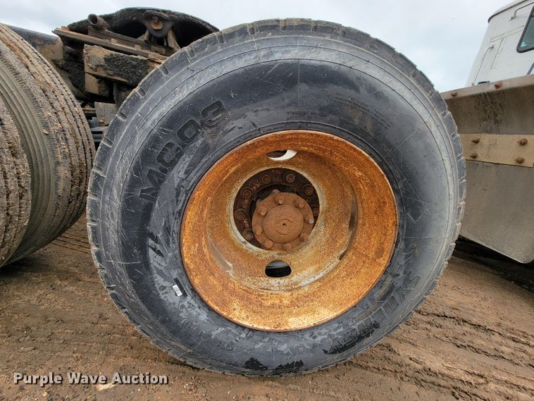 image for item FL9133 1998 International 9100  semi truck