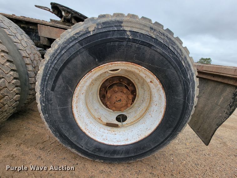 image for item FL9133 1998 International 9100  semi truck