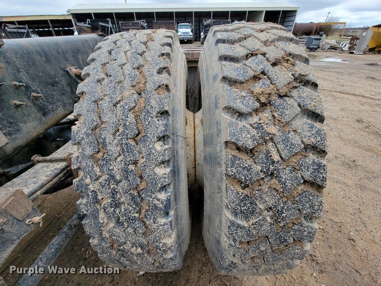 image for item FL9133 1998 International 9100  semi truck