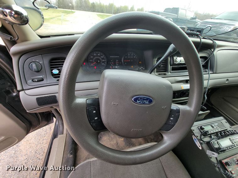 image for item FL9136 2011 Ford Crown Victoria Police Interceptor