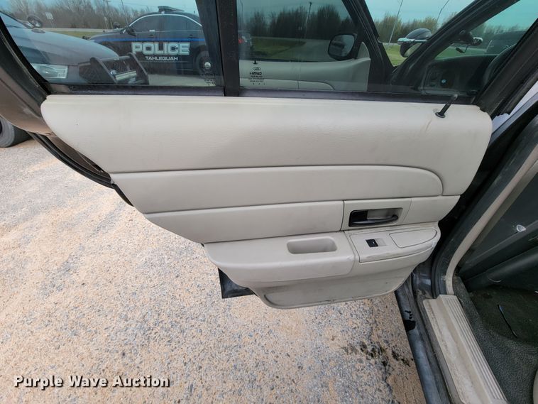 image for item FL9136 2011 Ford Crown Victoria Police Interceptor