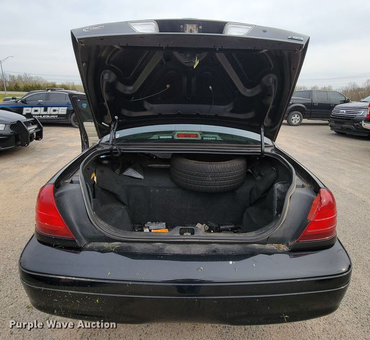 image for item FL9136 2011 Ford Crown Victoria Police Interceptor