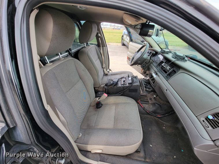 image for item FL9136 2011 Ford Crown Victoria Police Interceptor