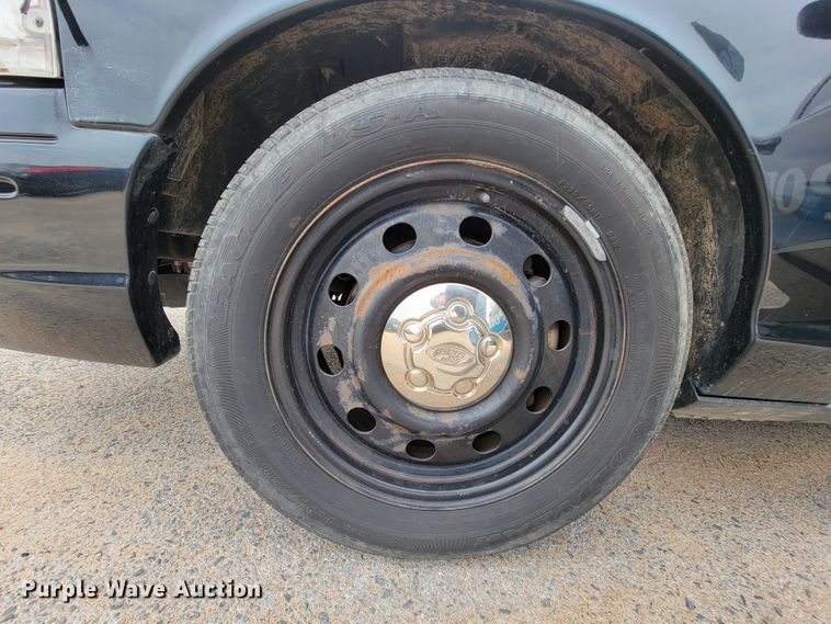 image for item FL9136 2011 Ford Crown Victoria Police Interceptor