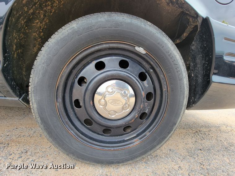 image for item FL9136 2011 Ford Crown Victoria Police Interceptor