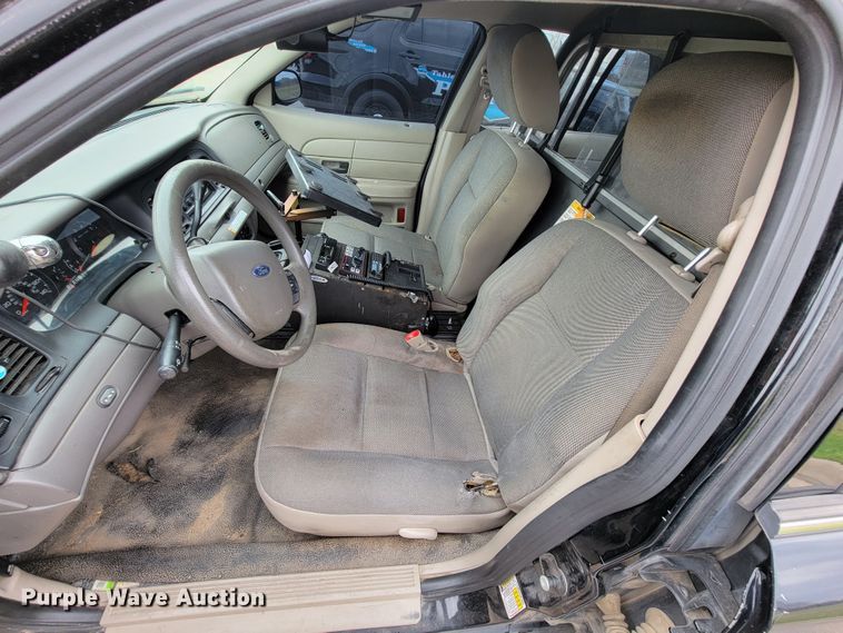 image for item FL9137 2011 Ford Crown Victoria Police Interceptor