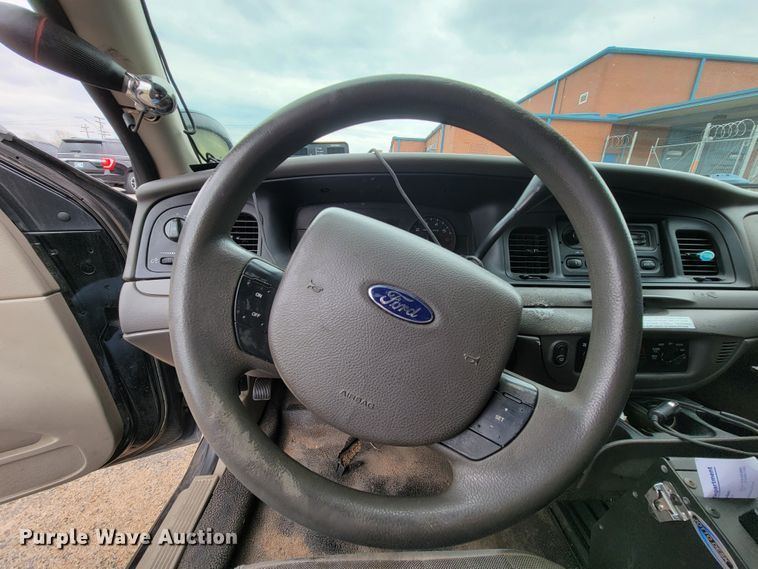 image for item FL9137 2011 Ford Crown Victoria Police Interceptor