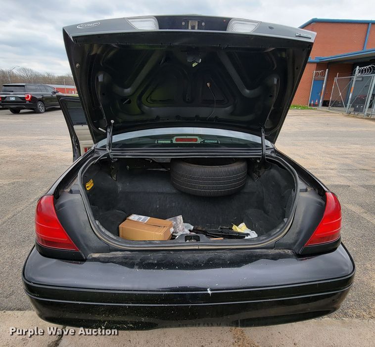image for item FL9137 2011 Ford Crown Victoria Police Interceptor