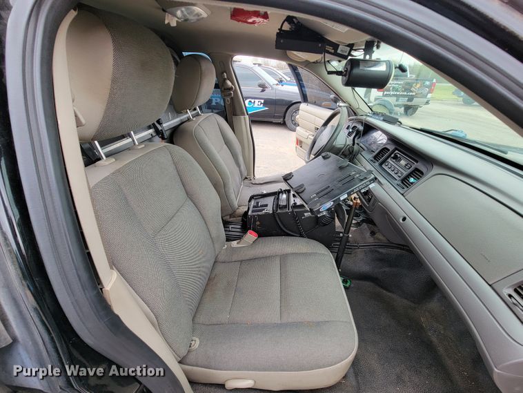 image for item FL9137 2011 Ford Crown Victoria Police Interceptor