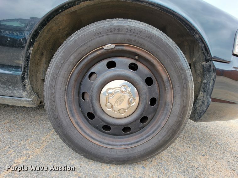 image for item FL9137 2011 Ford Crown Victoria Police Interceptor