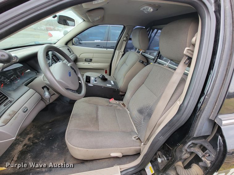 image for item FL9139 2011 Ford Crown Victoria Police Interceptor