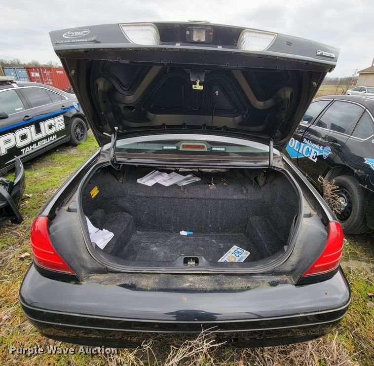 image for item FL9139 2011 Ford Crown Victoria Police Interceptor