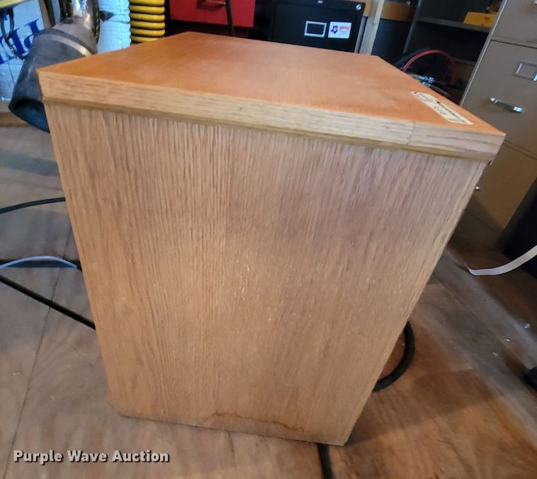 image for item FL9149 (2) bookshelves