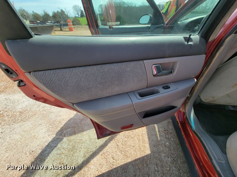 image for item FL9189 2000 Ford Taurus