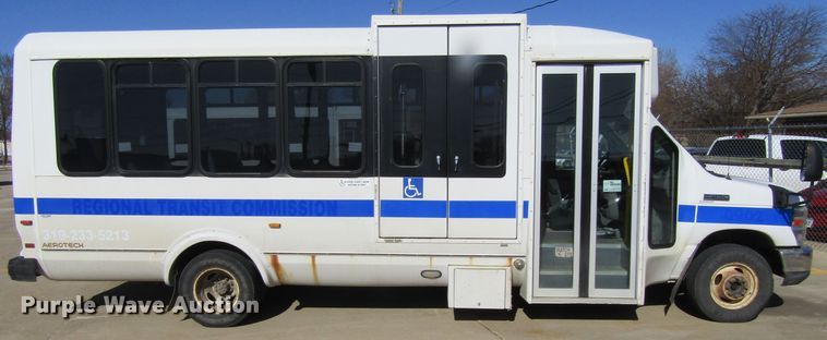 image for item GC9885 2009 Ford E450 Super Duty  shuttle bus