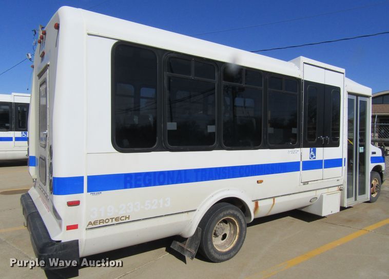 image for item GC9885 2009 Ford E450 Super Duty  shuttle bus