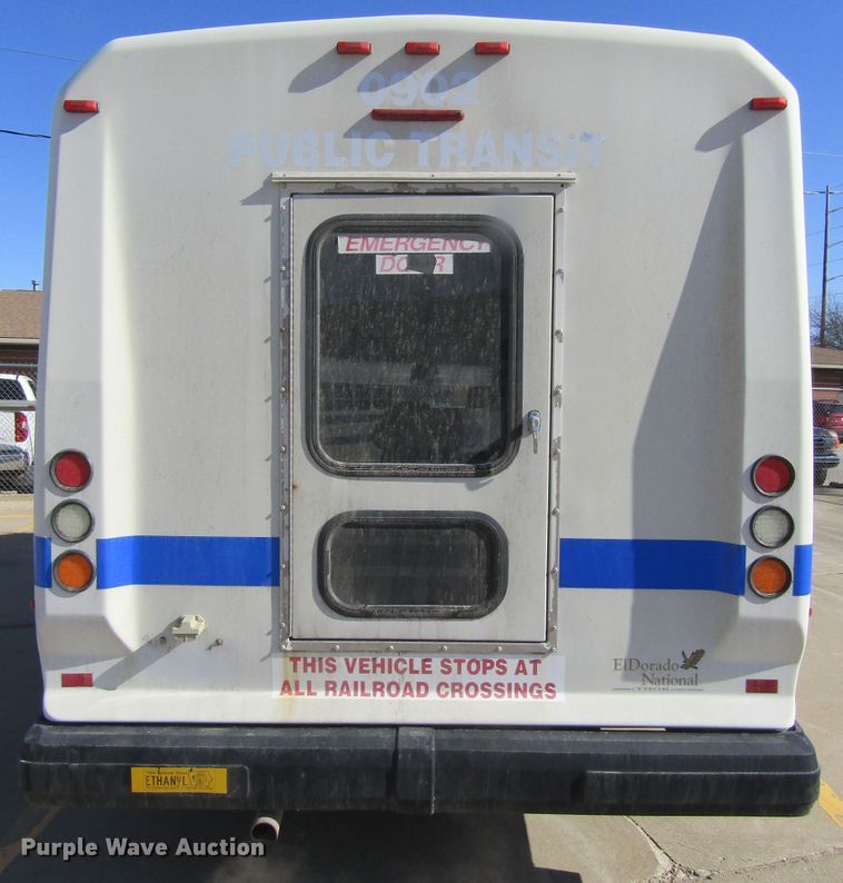 image for item GC9885 2009 Ford E450 Super Duty  shuttle bus