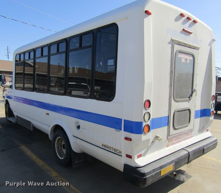 image for item GC9885 2009 Ford E450 Super Duty  shuttle bus
