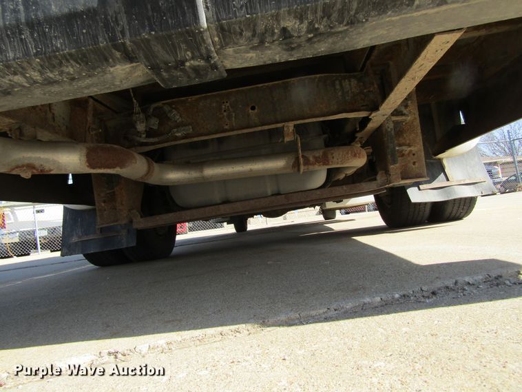 image for item GC9885 2009 Ford E450 Super Duty  shuttle bus