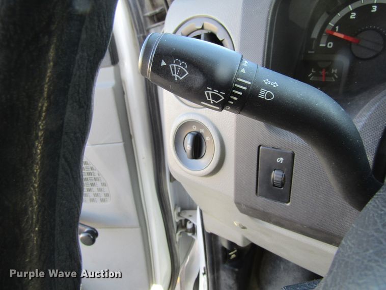 image for item GC9885 2009 Ford E450 Super Duty  shuttle bus